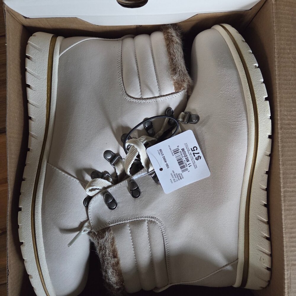 WOMEN'S BOOTS SZ 11